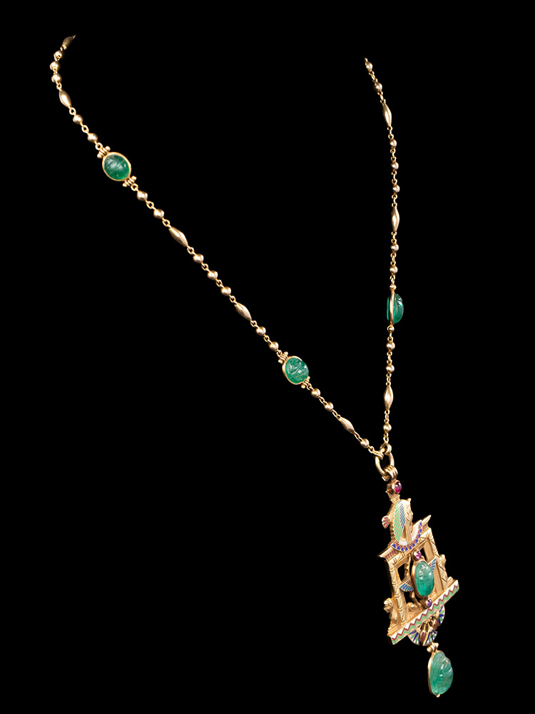 独角鹿西洋古董1890年代法国出品埃及复兴风格黄金镶嵌雕刻祖母绿红宝石珐琅装饰吊坠项链