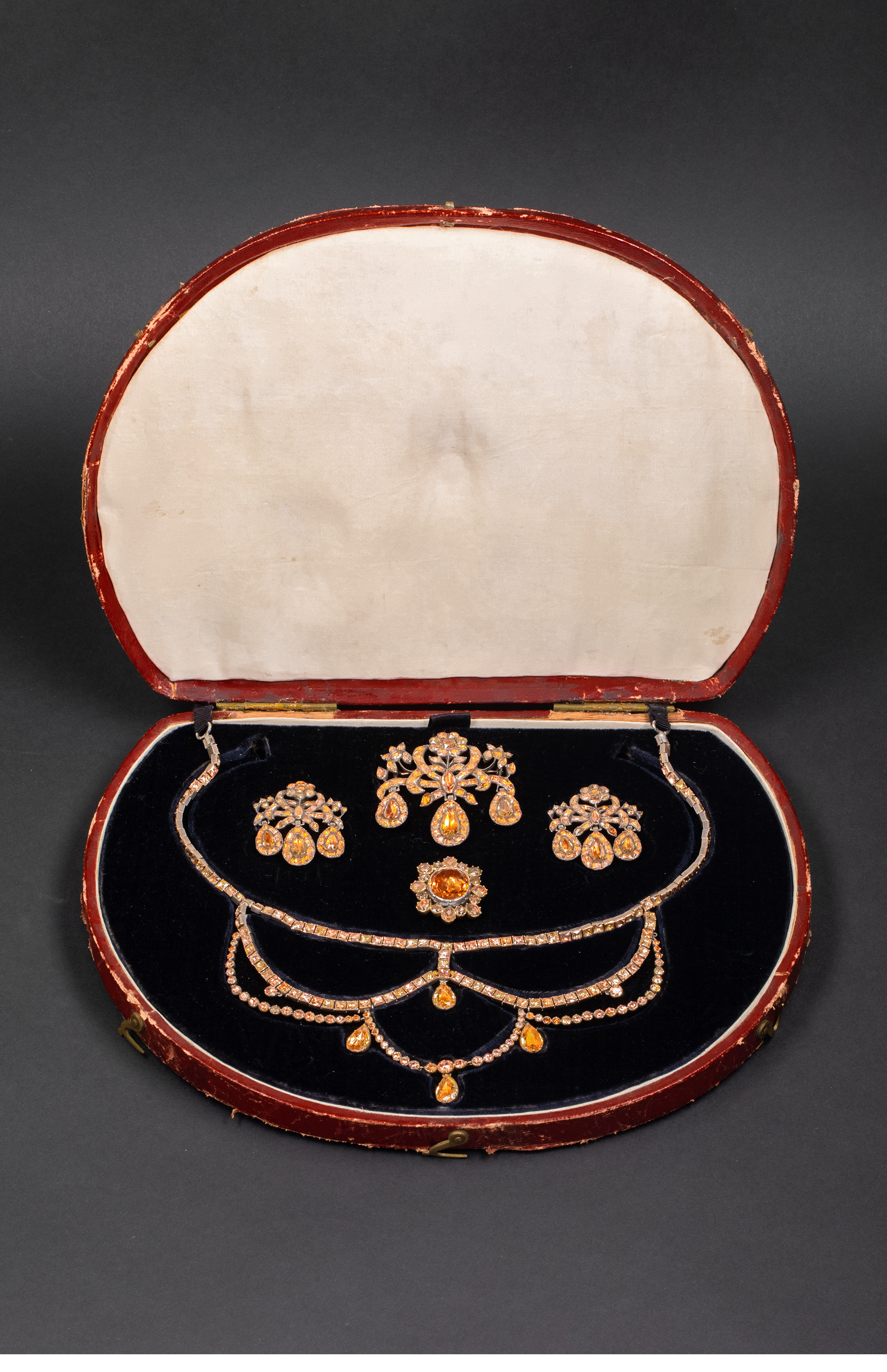 独角鹿西洋古董1780年代葡萄牙出品巴洛克风格银嵌帝王托帕石珠宝套件 （含戒指/项链/胸针/耳环）